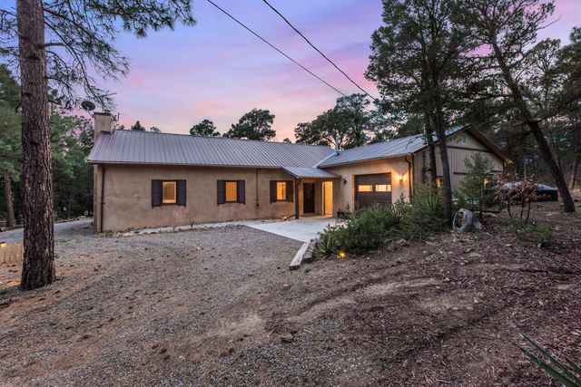 16 Bobolink Lane, Tijeras, NM 87059