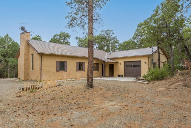 16 Bobolink Lane, Tijeras, NM 87059