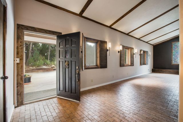 16 Bobolink Lane, Tijeras, NM 87059