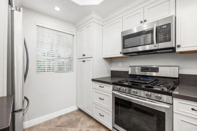 750 Breeze Hill Rd 110, Vista, CA 92081