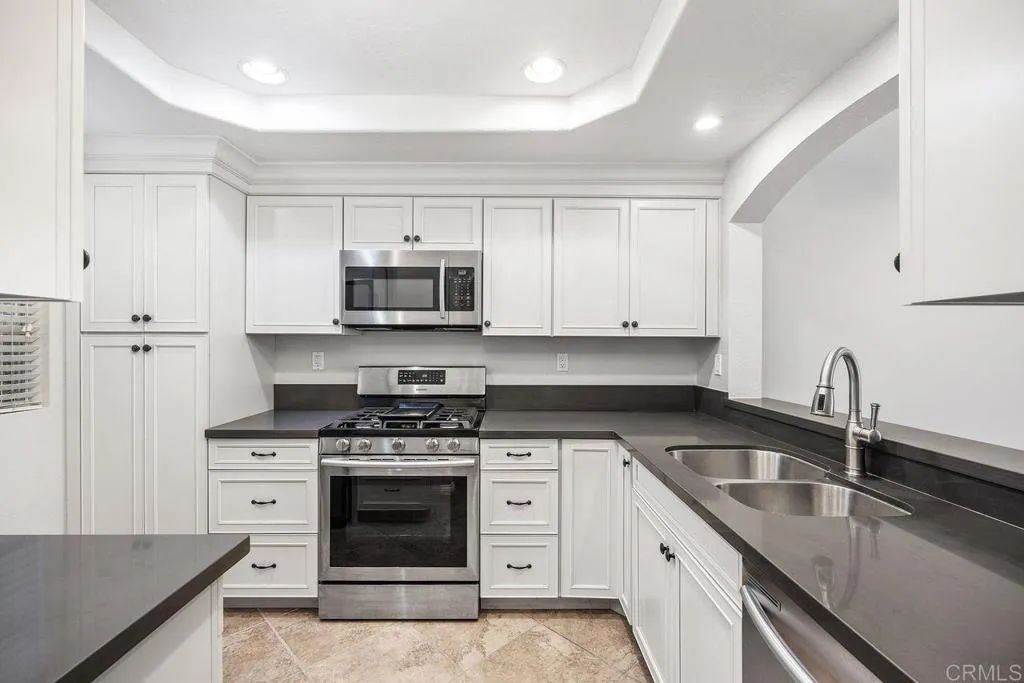 750 Breeze Hill Rd 110, Vista, CA 92081