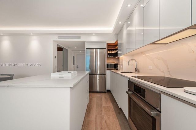 2301 Collins Avenue 837, Miami Beach, FL 33139