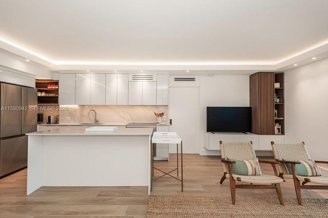 2301 Collins Avenue 837, Miami Beach, FL 33139