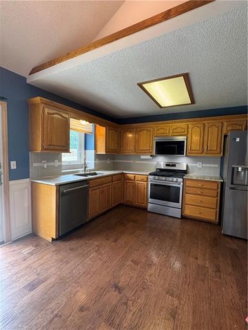 18212 E 31st Terrace, Independence, MO 64057