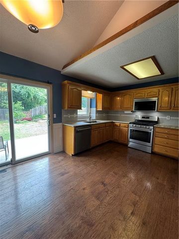 18212 E 31st Terrace, Independence, MO 64057