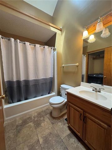 18212 E 31st Terrace, Independence, MO 64057