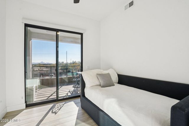 5250 E DEER VALLEY Drive 209, Phoenix, AZ 85054