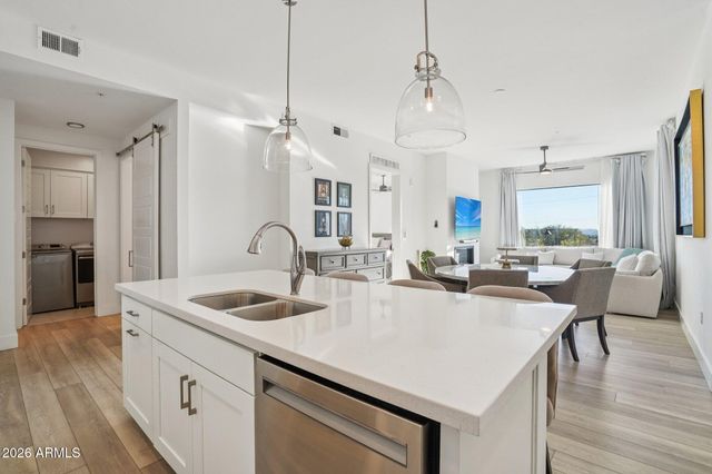 5250 E DEER VALLEY Drive 209, Phoenix, AZ 85054