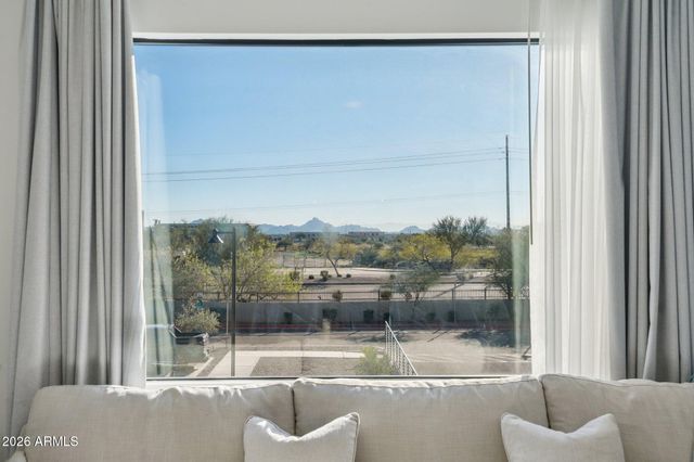 5250 E DEER VALLEY Drive 209, Phoenix, AZ 85054