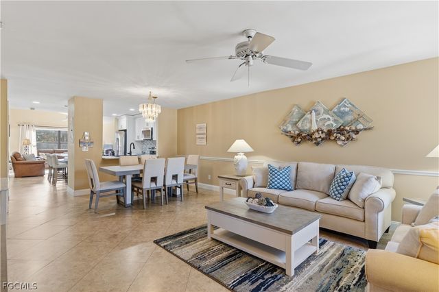 8336 Charter Club CIR 7, Fort Myers, FL 33919