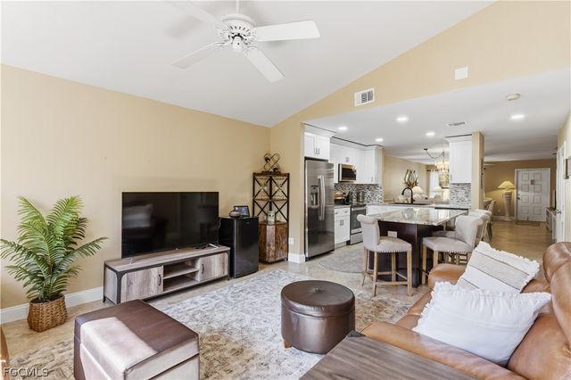 8336 Charter Club CIR 7, Fort Myers, FL 33919