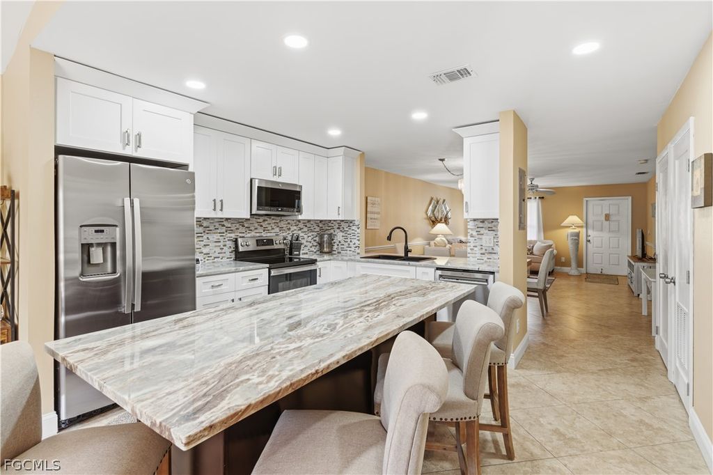 8336 Charter Club CIR 7, Fort Myers, FL 33919