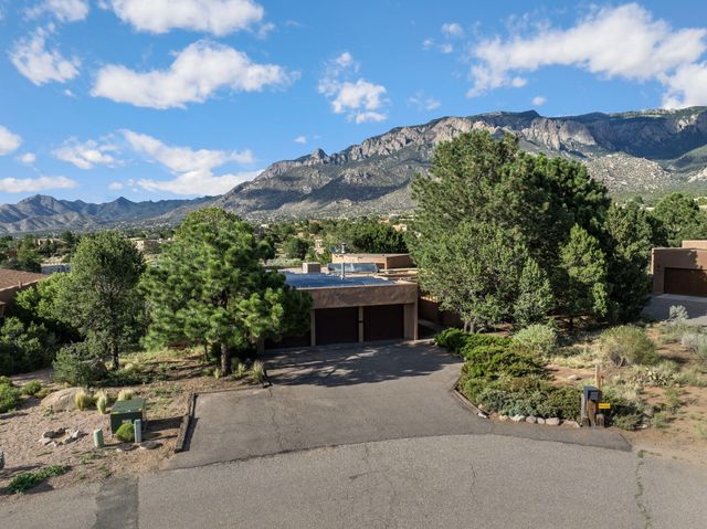 1178 Laurel Place NE, Albuquerque, NM 87122