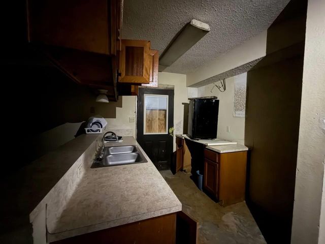 1300 Lois Street, Bay City, TX 77414