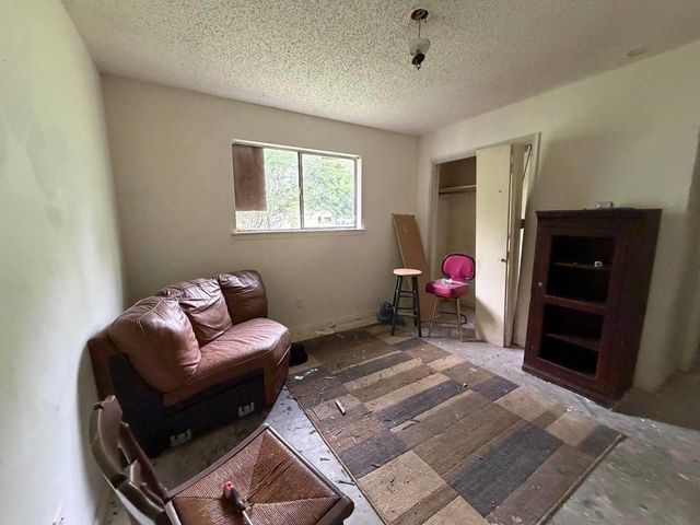 1300 Lois Street, Bay City, TX 77414