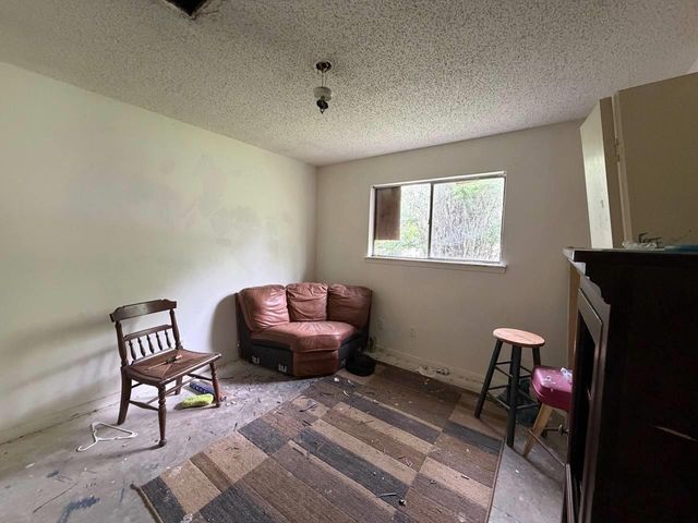 1300 Lois Street, Bay City, TX 77414