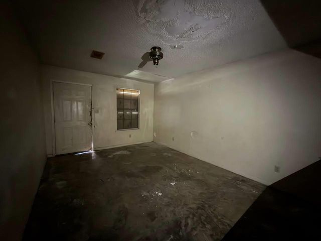 1300 Lois Street, Bay City, TX 77414