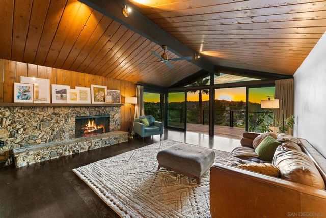 1560 Plantation Way, El Cajon, CA 92019