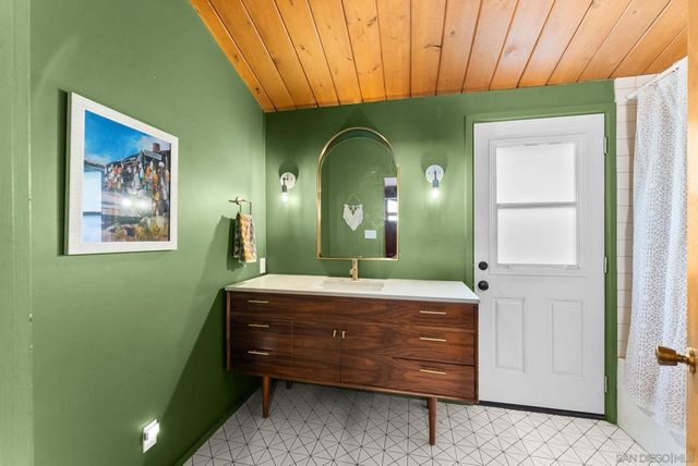 1560 Plantation Way, El Cajon, CA 92019