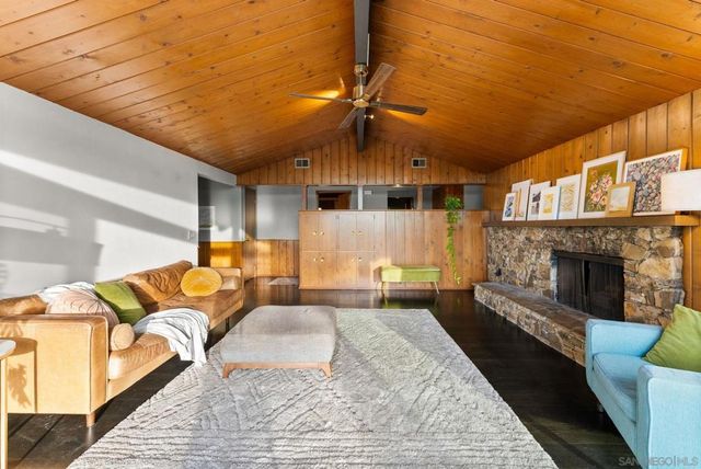 1560 Plantation Way, El Cajon, CA 92019