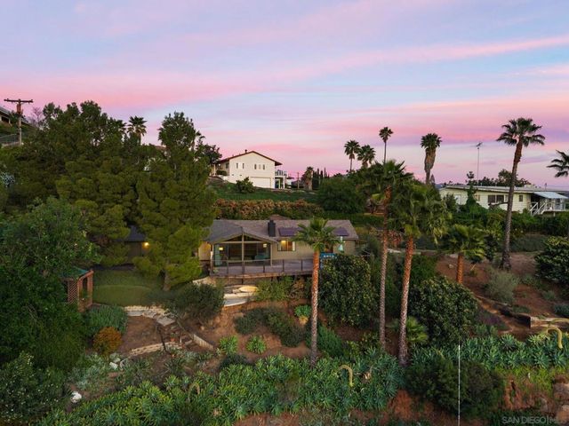 1560 Plantation Way, El Cajon, CA 92019