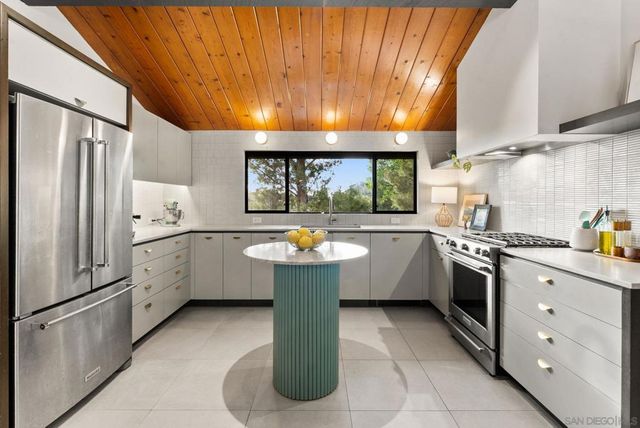 1560 Plantation Way, El Cajon, CA 92019