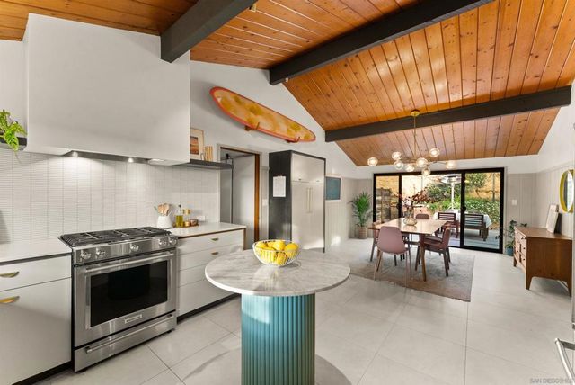 1560 Plantation Way, El Cajon, CA 92019