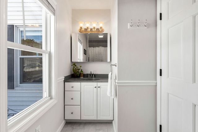 4 Wood St, Chelmsford, MA 01863