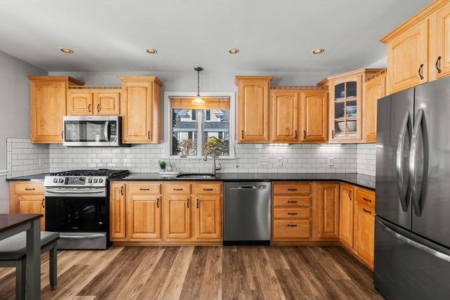 4 Wood St, Chelmsford, MA 01863