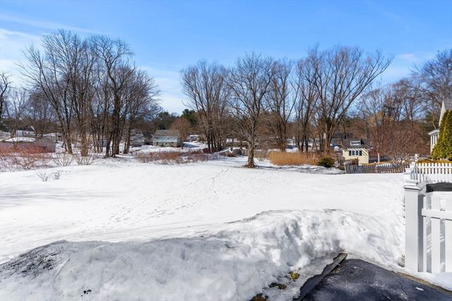 4 Wood St, Chelmsford, MA 01863