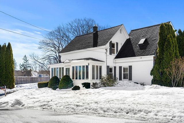 4 Wood St, Chelmsford, MA 01863