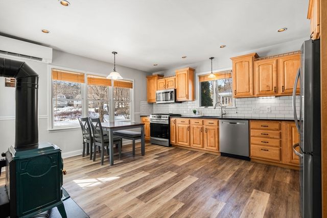 4 Wood St, Chelmsford, MA 01863