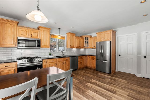 4 Wood St, Chelmsford, MA 01863