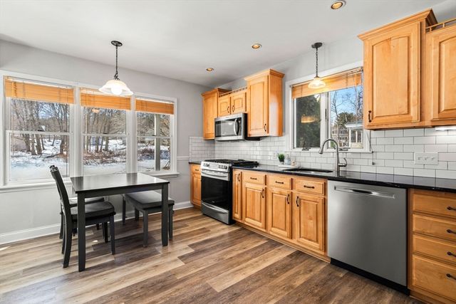 4 Wood St, Chelmsford, MA 01863