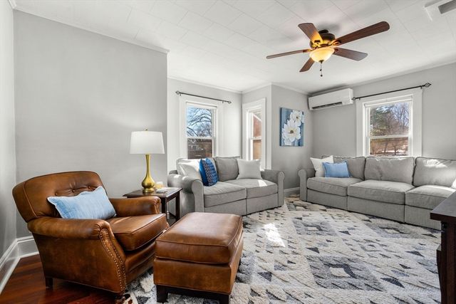 4 Wood St, Chelmsford, MA 01863