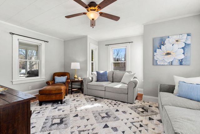 4 Wood St, Chelmsford, MA 01863