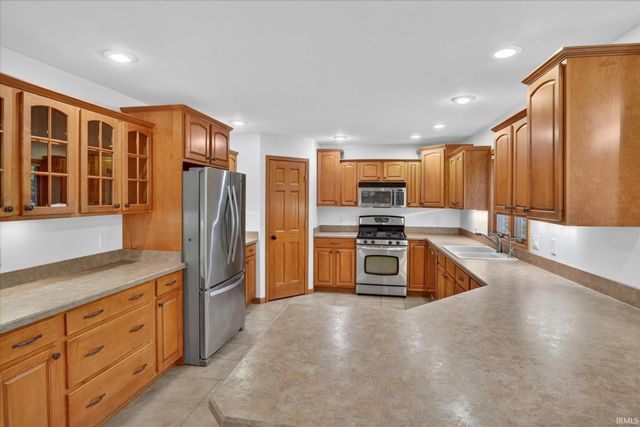 19242 Broken Tree Court, Bristol, IN 46507