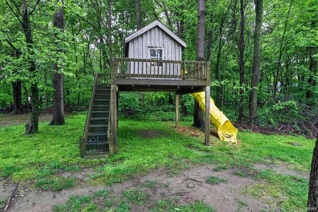 19242 Broken Tree Court, Bristol, IN 46507