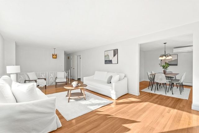 7 Trinity Rd, Winchester, MA 01890