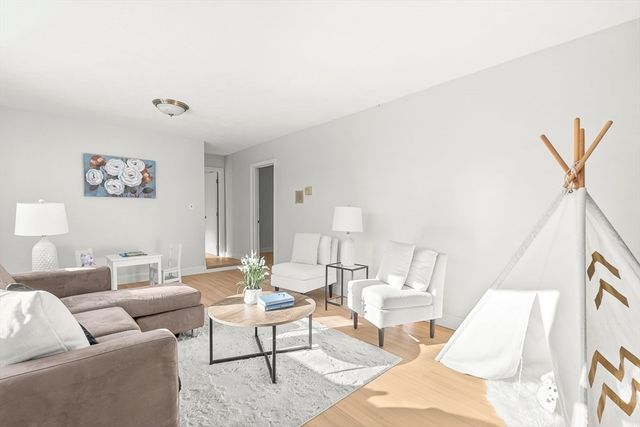 7 Trinity Rd, Winchester, MA 01890