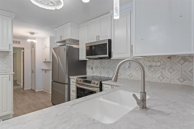 193 GLADYS AVENUE, Inglis, FL 34449