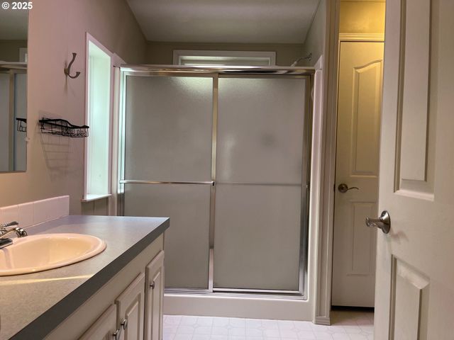 141 RIVER RIDGE Ave, Roseburg, OR 97471