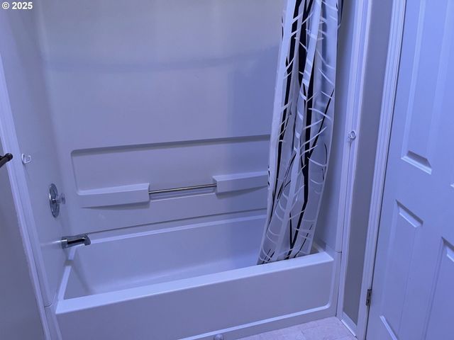 141 RIVER RIDGE Ave, Roseburg, OR 97471