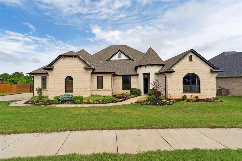 1111 Colonial Avenue, Tuttle, OK 73089