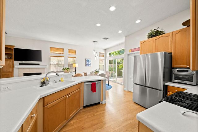 2529 Dinwiddie Way, Elk Grove, CA 95758
