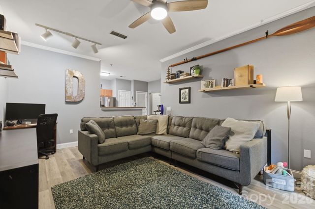 900 Vista Lake Drive 102, Candler, NC 28715