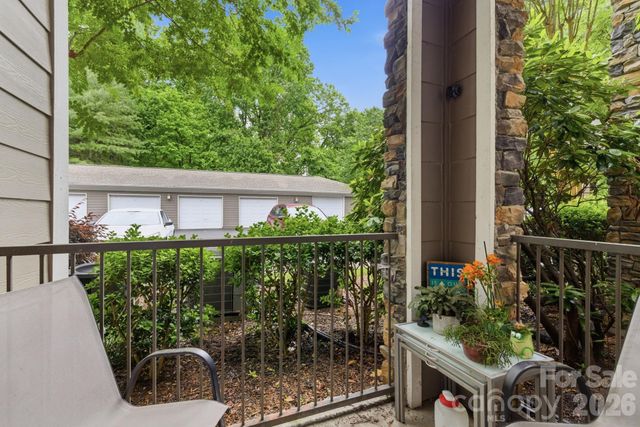 900 Vista Lake Drive 102, Candler, NC 28715