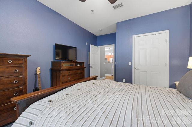 900 Vista Lake Drive 102, Candler, NC 28715