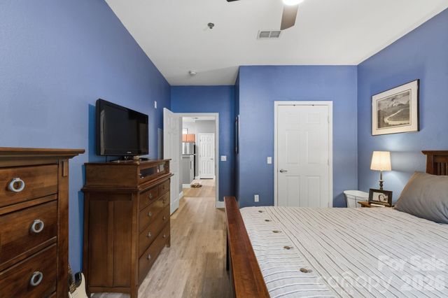 900 Vista Lake Drive 102, Candler, NC 28715