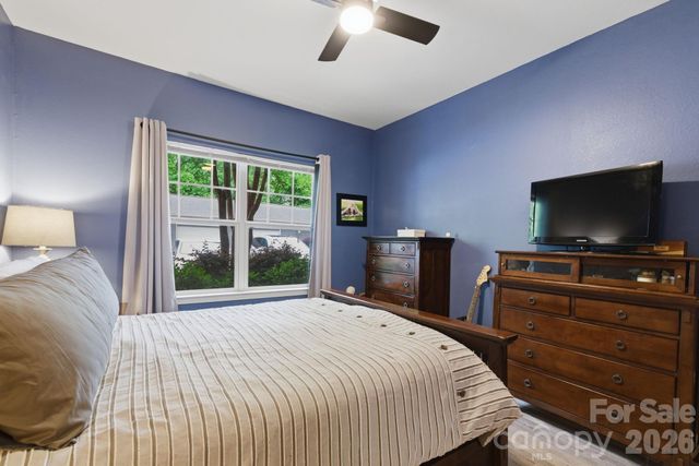 900 Vista Lake Drive 102, Candler, NC 28715